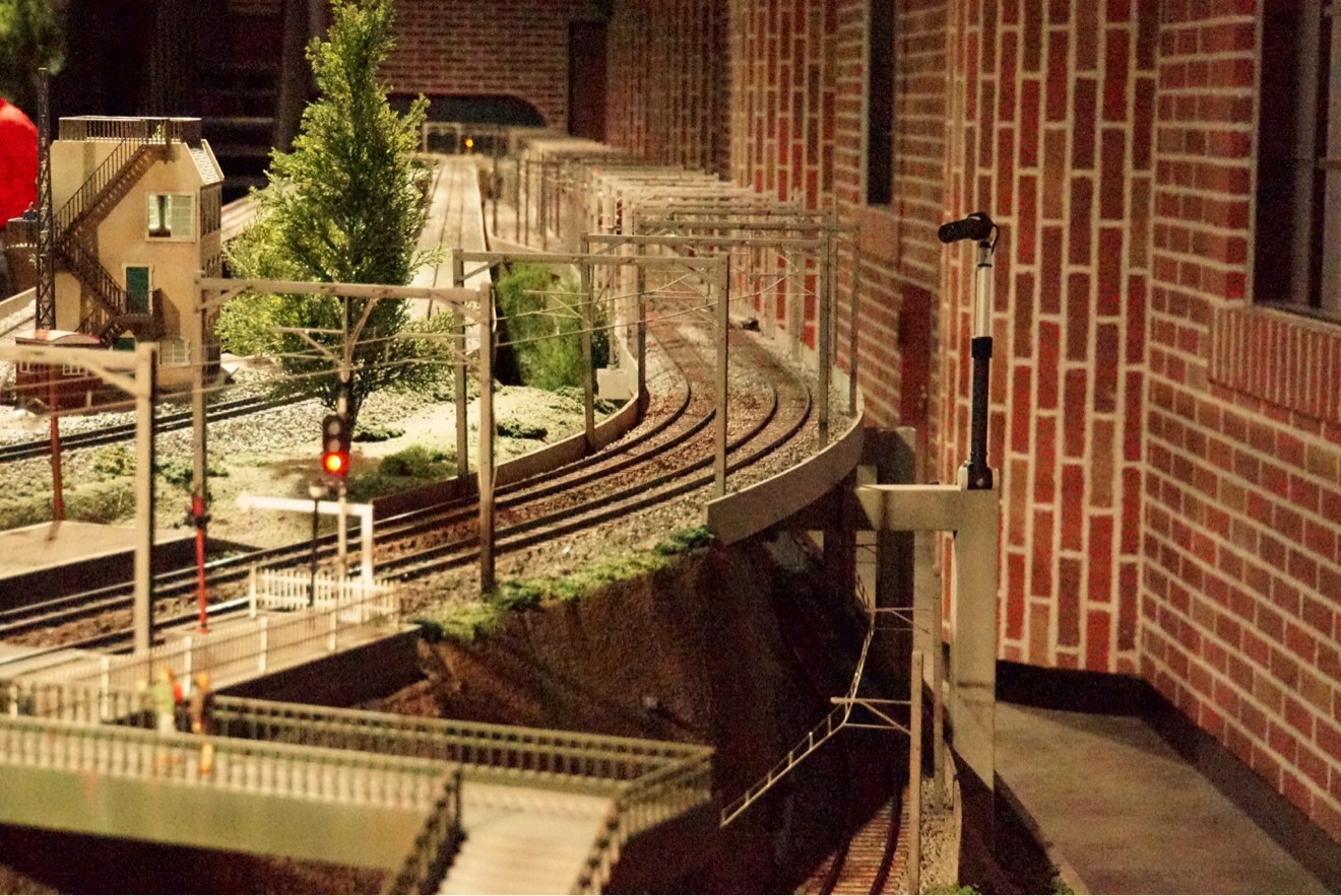歩道橋にて