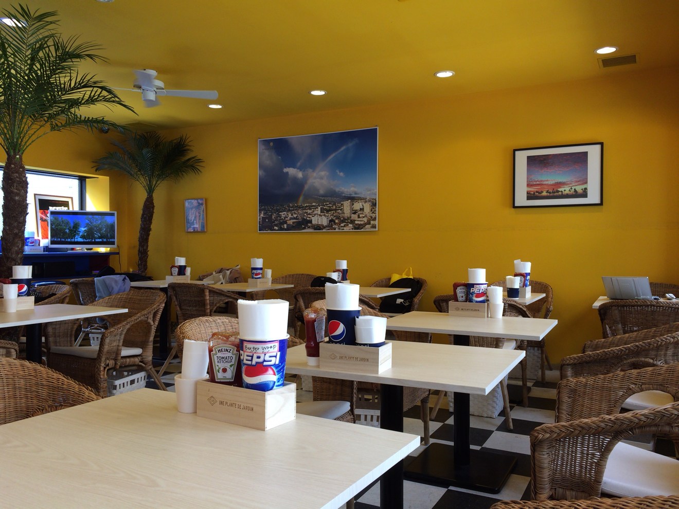 テディーズビガーバーガー店内