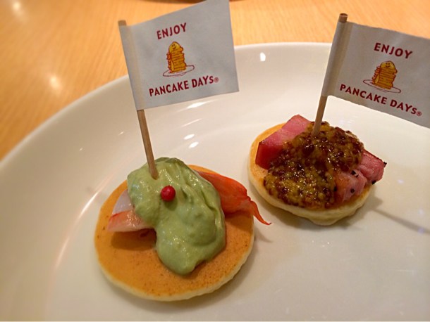 エビとアボカドのパンケーキ