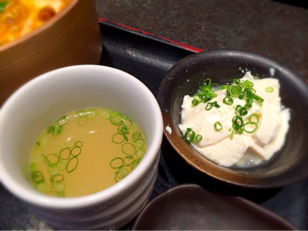 比内地鶏の鶏ガラスープと塩豆腐