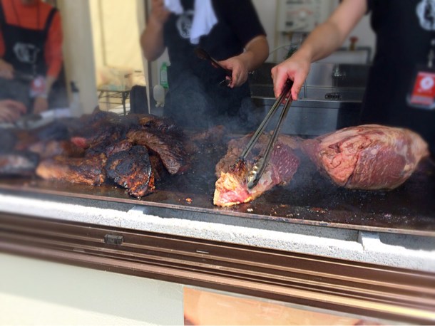 私が並んだのは2.3.4日限定の「門松熟成肉 塊焼き」