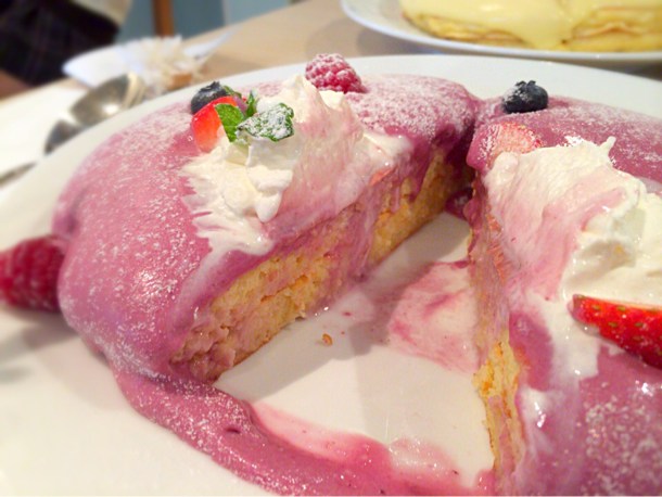 ミックスベリーパンケーキの断面