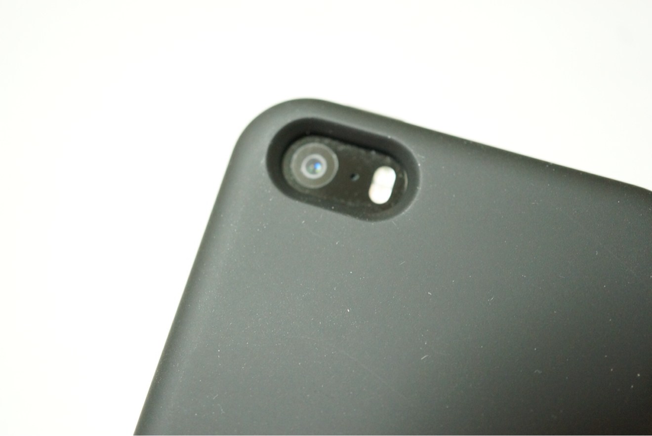 カメラ部分も無駄のないジャストサイズに加工されてます!