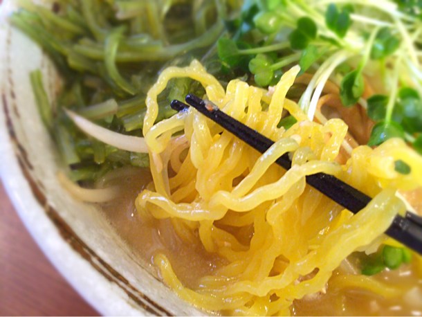 たまご縮れ麺