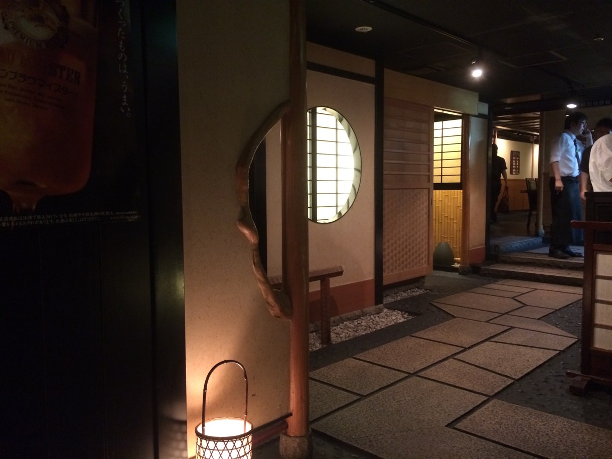 鳥良 店内