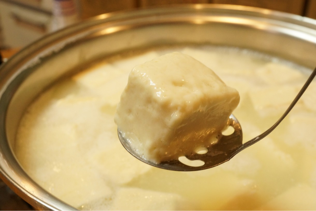 表面とろとろの温泉湯豆腐