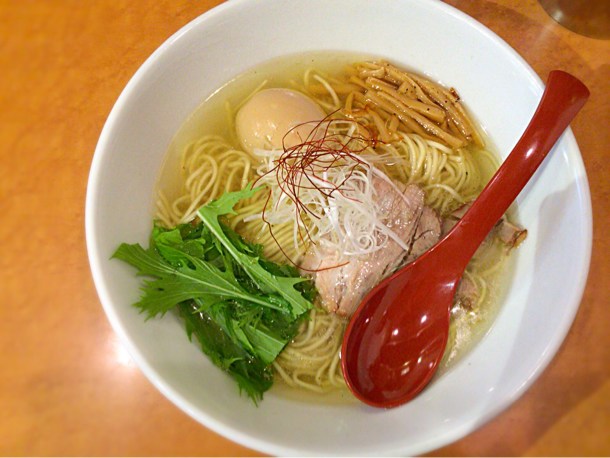香彩鶏だし味玉塩らーめん 850円