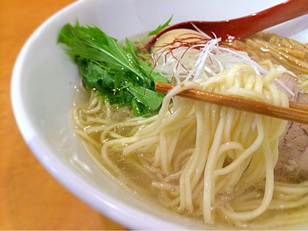 比較的細麺