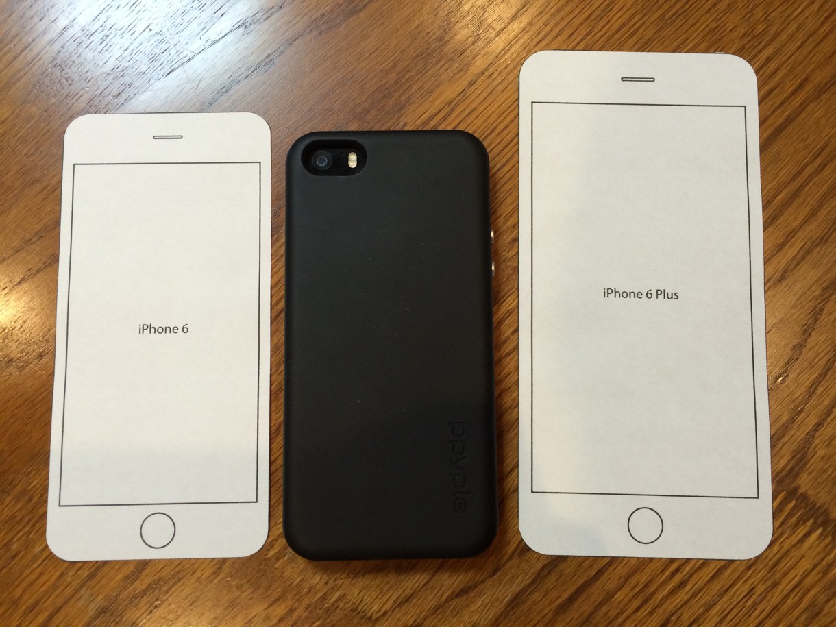 真ん中にiPhone 5sを置いて比較