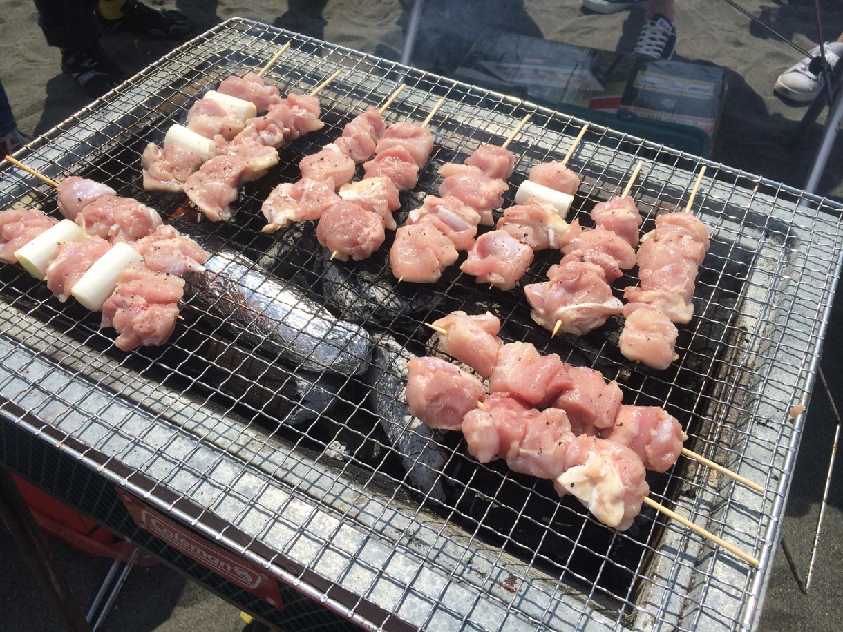 焼き鳥も焼き始めてパラダイス
