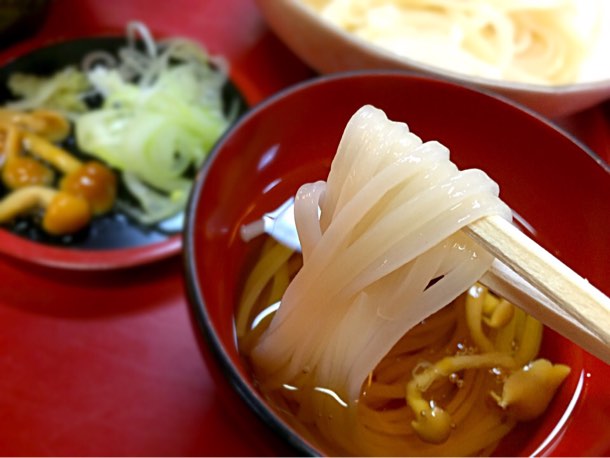 ツルッとした細麺の稲庭うどん