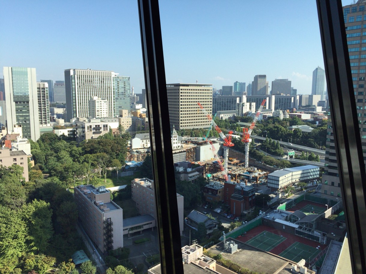 床が中心を軸に360度回転しているので常に違う景色を楽しむことができます。