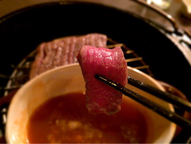 燻製溶き卵につけてお肉をいただきました