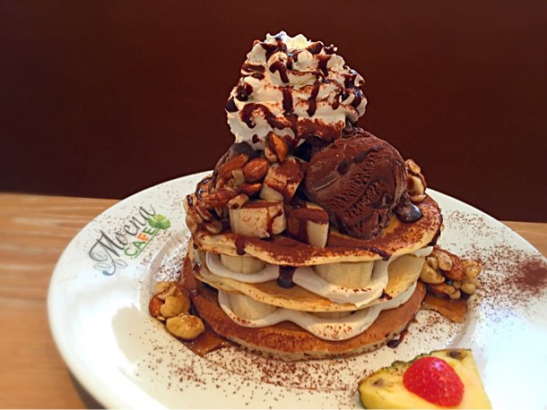 バナナとナッツのパンケーキ 1,780円