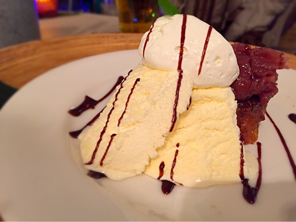 バニラアイスに生クリーム