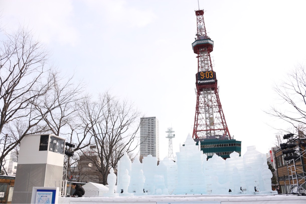 朝9時のテレビ塔と雪まつり