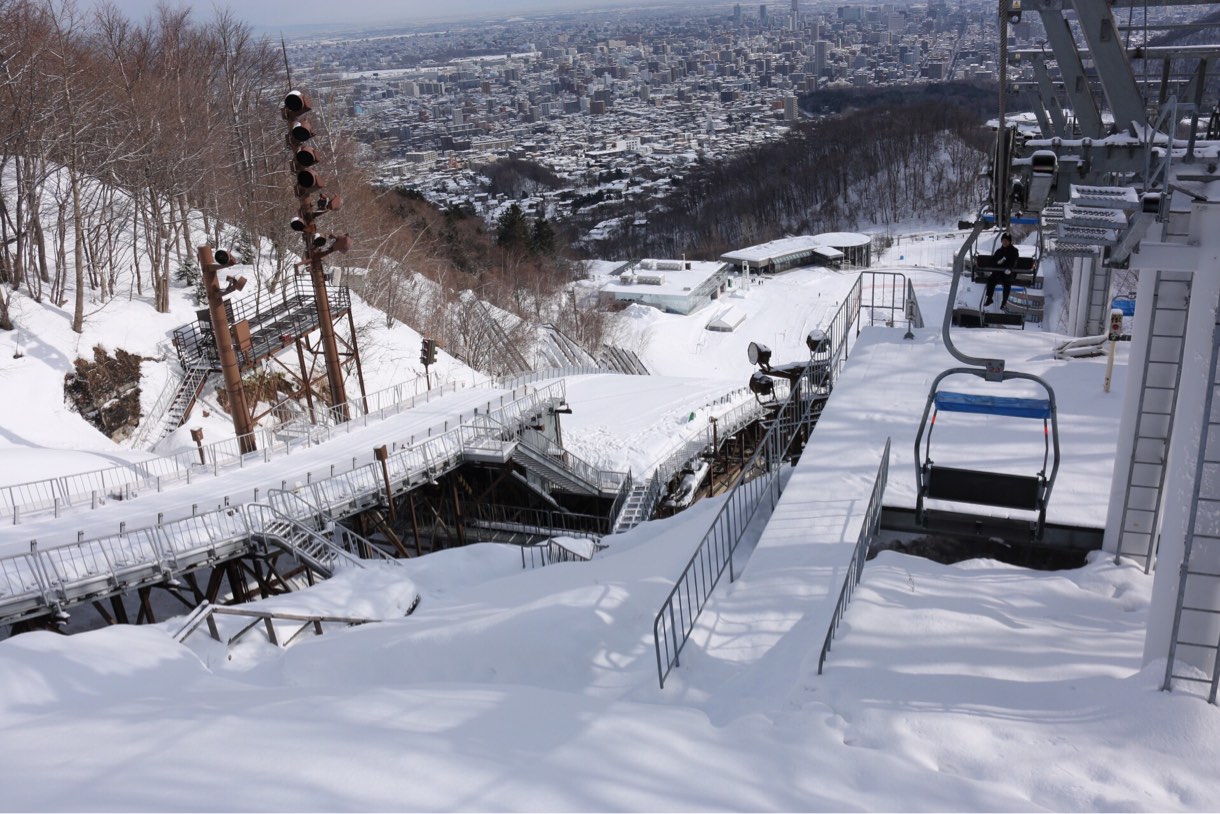雪化粧された北海道の町並み