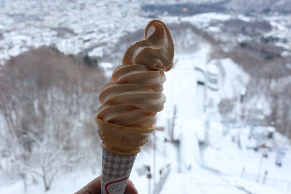 展望台にて夕張メロンソフトクリーム