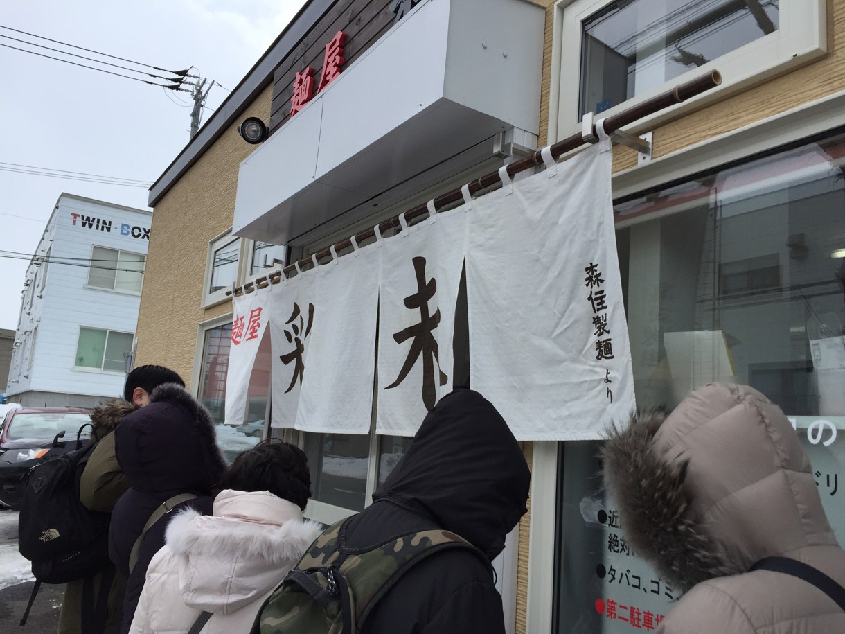 1時間以上並んで到達したお店の入り口