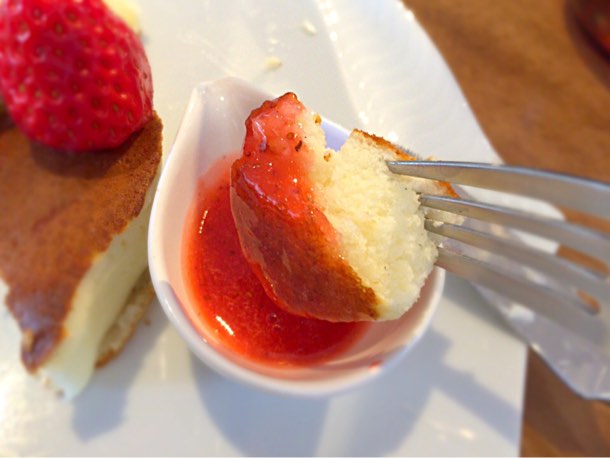 苺ソースもパンケーキ