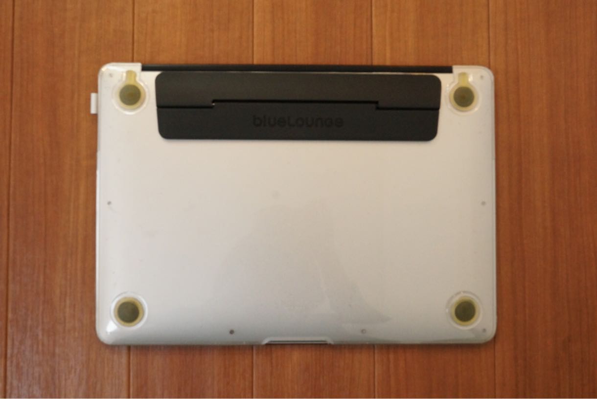 Bluelounge KickflipとMacBook Air