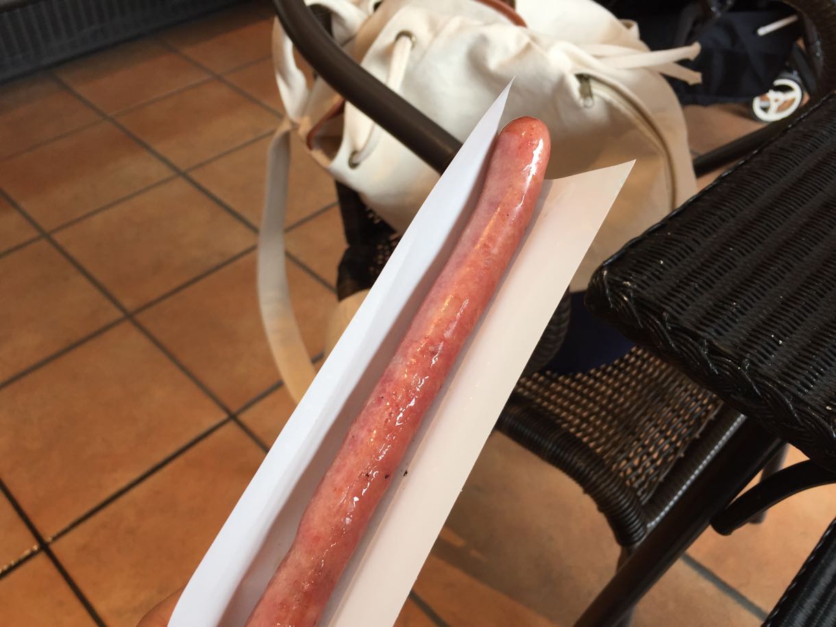 長いソーセージ焼きたて