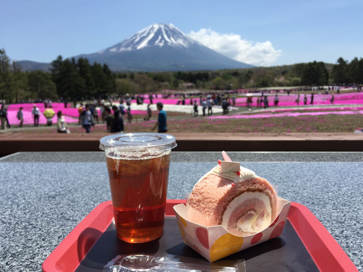 桜もちもちロールケーキ