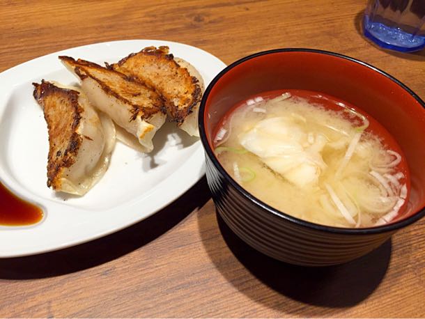 餃子とかにの味噌汁