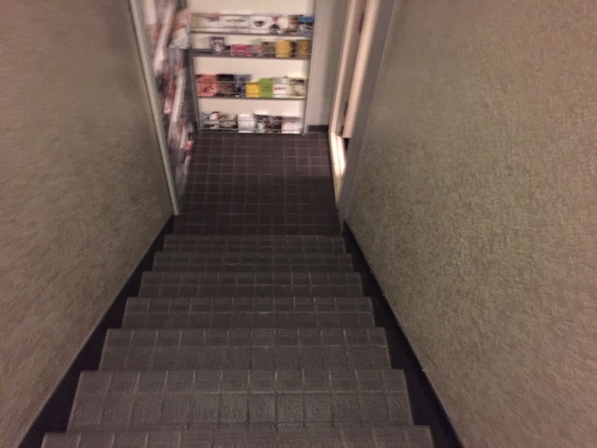 ゼロカフェ 地下