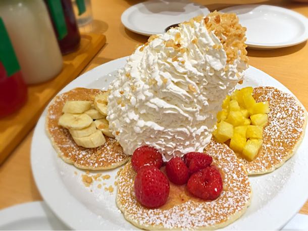 夜限定 フルーツパンケーキサンプラー
