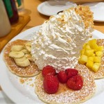 [Å] 生クリーム凄い！エッグスシングス 横浜山下公園店 いつも行列だけど夜なら並ばず入店できて狙い目