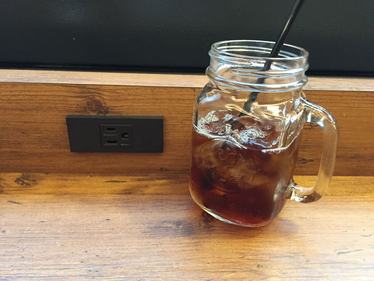 横浜駅電源カフェ「drop coffee」