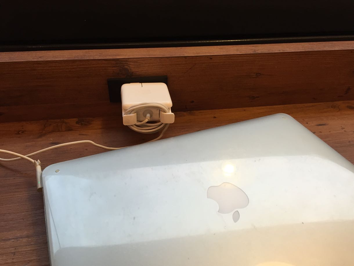 電源
