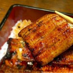 [Å] 成田山表参道の美味しいうなぎ屋「川豊」店頭で鰻を捌いて炭焼き 香ばしい鰻がふっくら絶品！