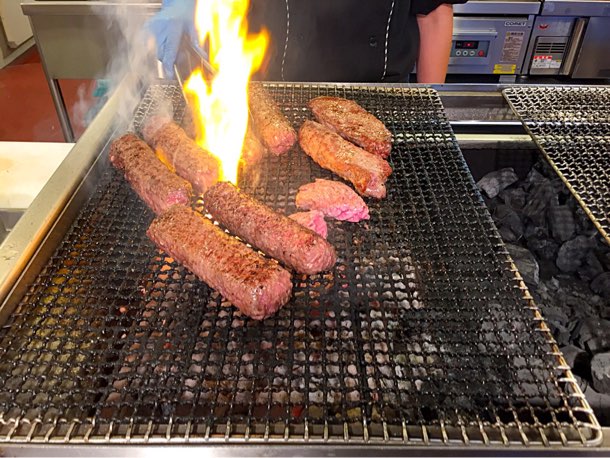 炭焼きハンバーグとステーキ