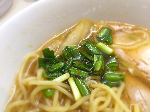 辛味野菜を追加したおいしいラーメン