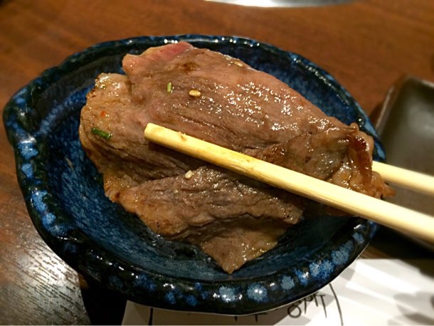 手まり焼きしゃぶサーロイン ライスをお肉で包む