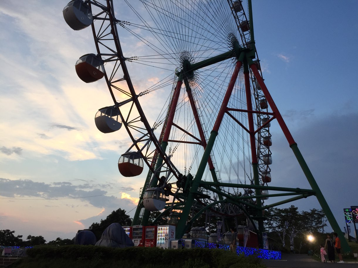 リフト頂上 空と観覧車