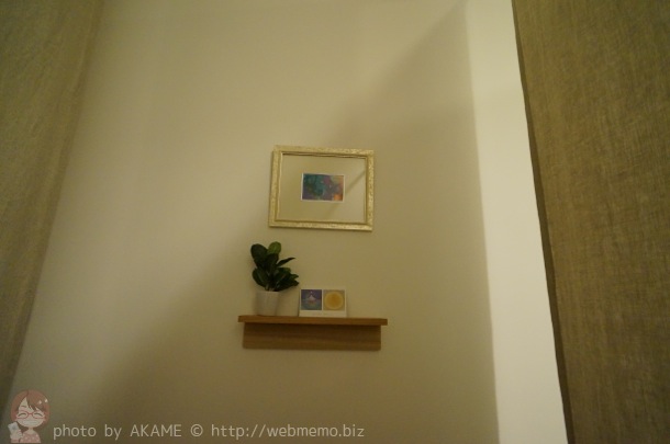椅子から見える絵画