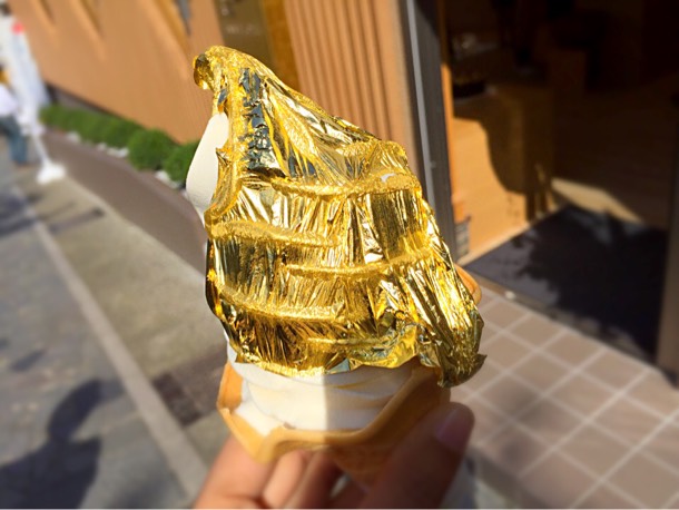 金箔ソフトクリームいただきます!