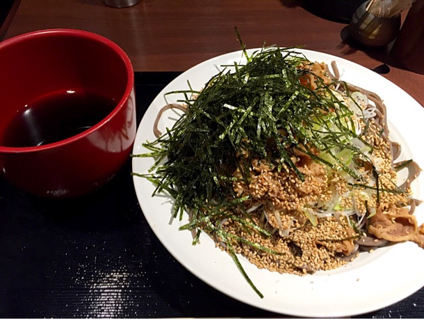 赤坂「俺のだし」人気No.1メニュー 肉そば