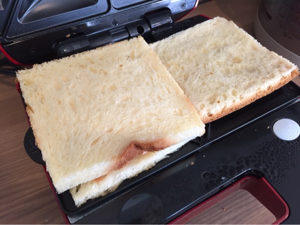 ホットサンドになる前の食パン