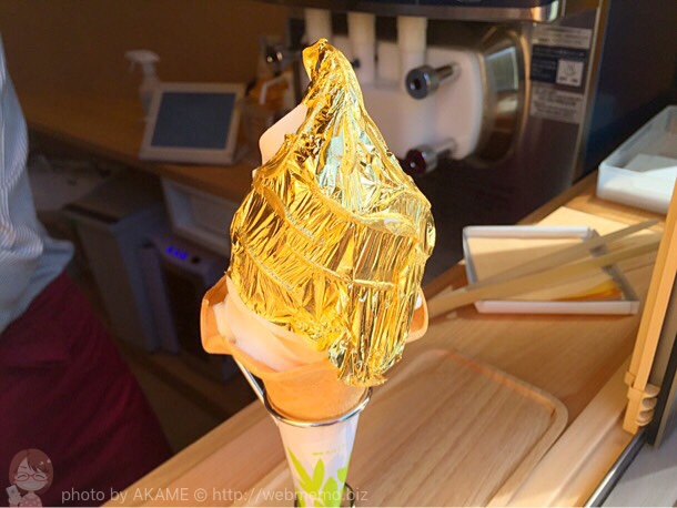 金沢で人気沸騰!箔一の金箔ソフトクリームを
