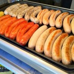 [Å] 行列必至！鎌倉駅「腸詰屋」の焼き立てソーセージを食べ歩き