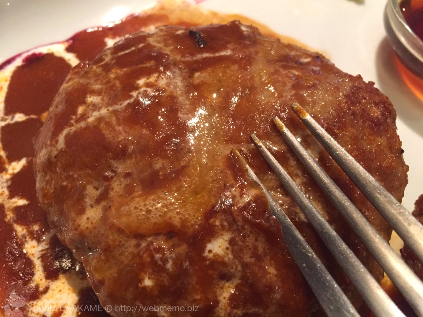 肉汁溢れるハンバーグ