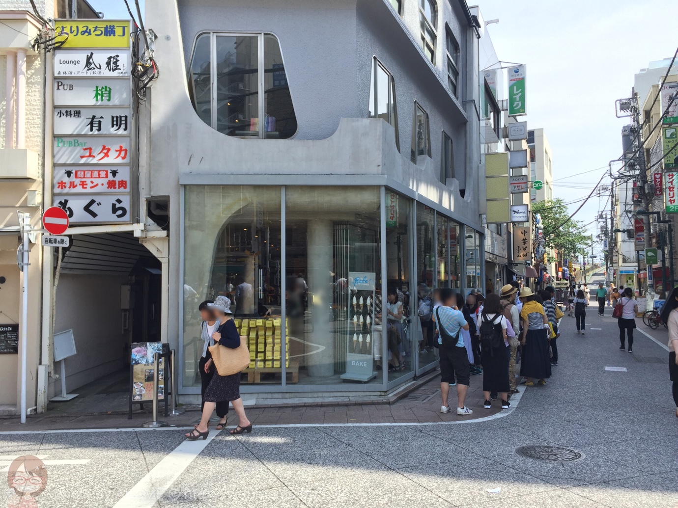 BAKE（ベイク）自由が丘店 行列のできている様子