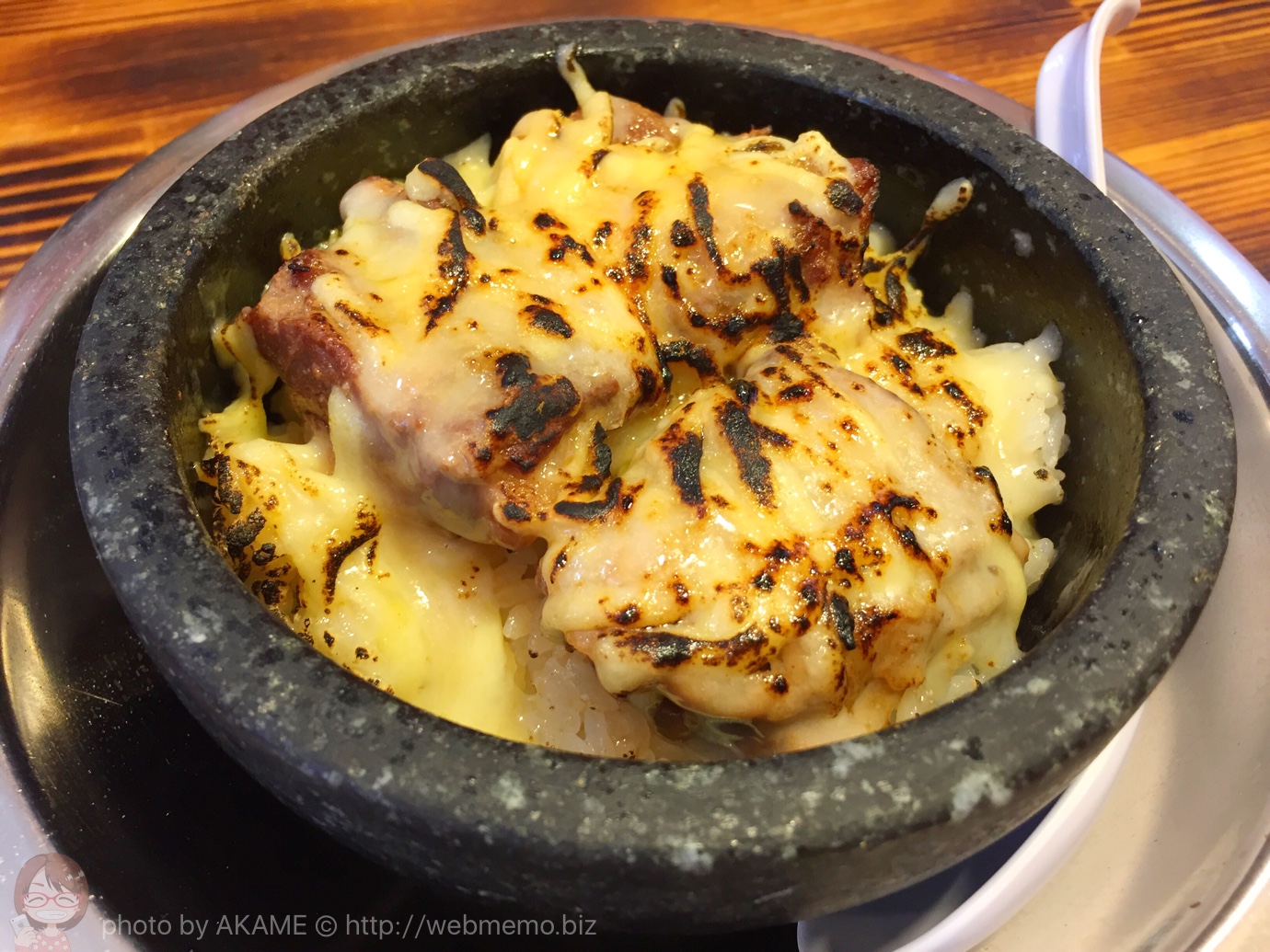 焦がしチーズのチャーシュー丼