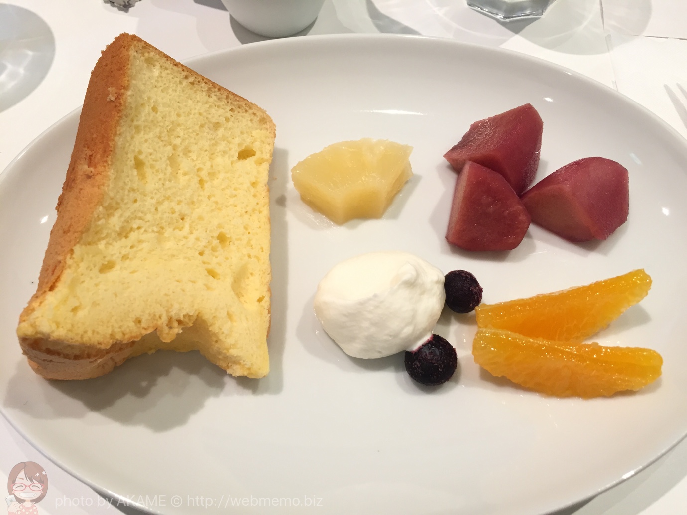 プレーンのシフォンケーキとアイスティー