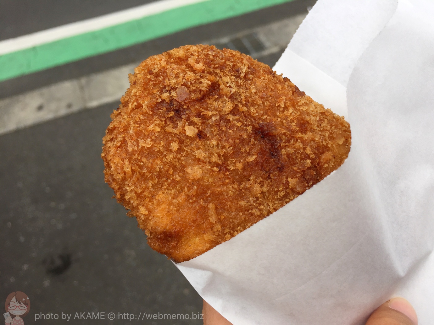 谷中銀座で食べ歩き!肉のすずきと肉のサトーのメンチカツ食べ比べが楽しい