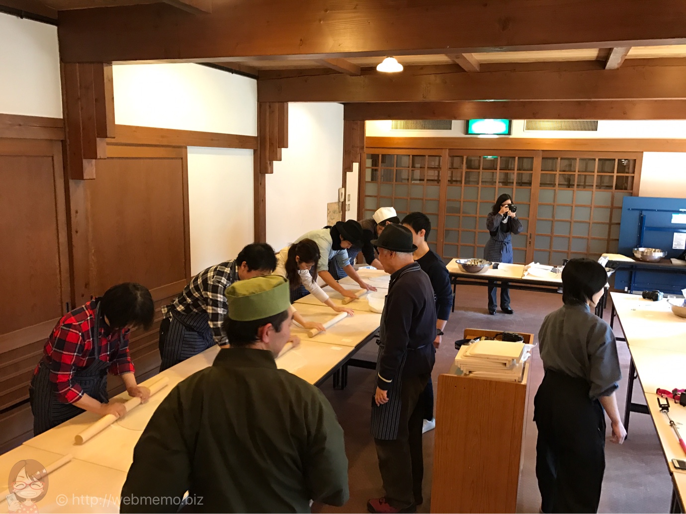 そば打ち体験中